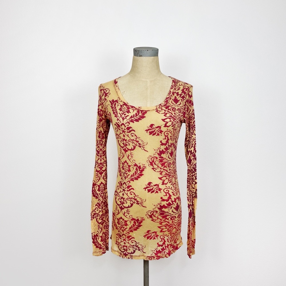 Cream Soda Long Sleeve Top a ribbed Scoop Neck